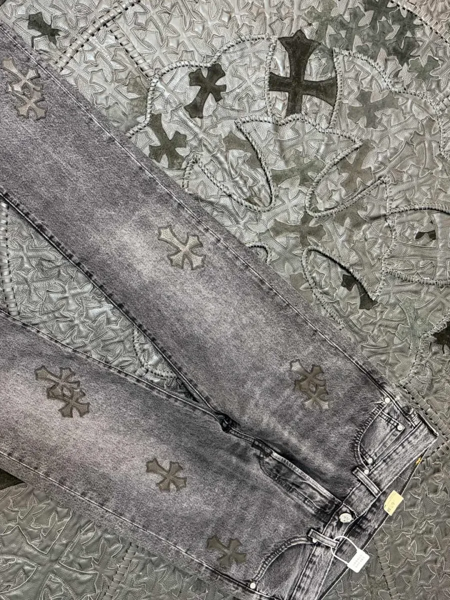 Штанины джинсов Chrome Hearts x Levi's 501 с кожаными нашивками