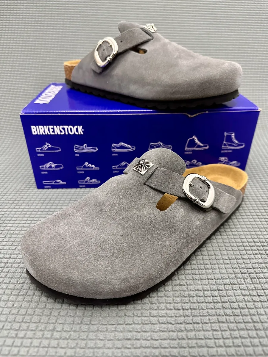 Сабо Chrome Hearts x Birkenstock Boston на фоне фирменной коробки