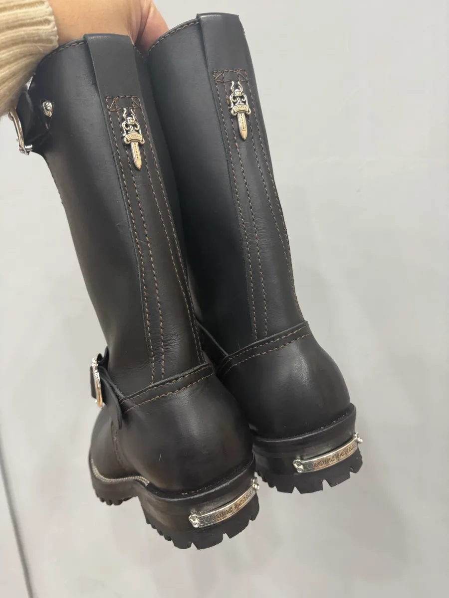 Черные кожаные сапоги Chrome Hearts x Wesco, вид сзади с молнией