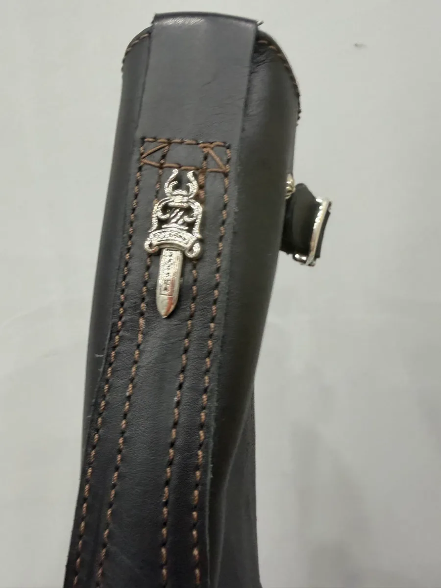 Деталь молнии с серебряным пуллером-кинжалом Chrome Hearts