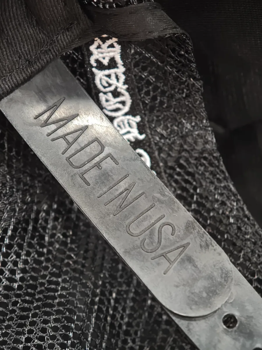 Регулируемый ремешок сзади черной кепки Chrome Hearts