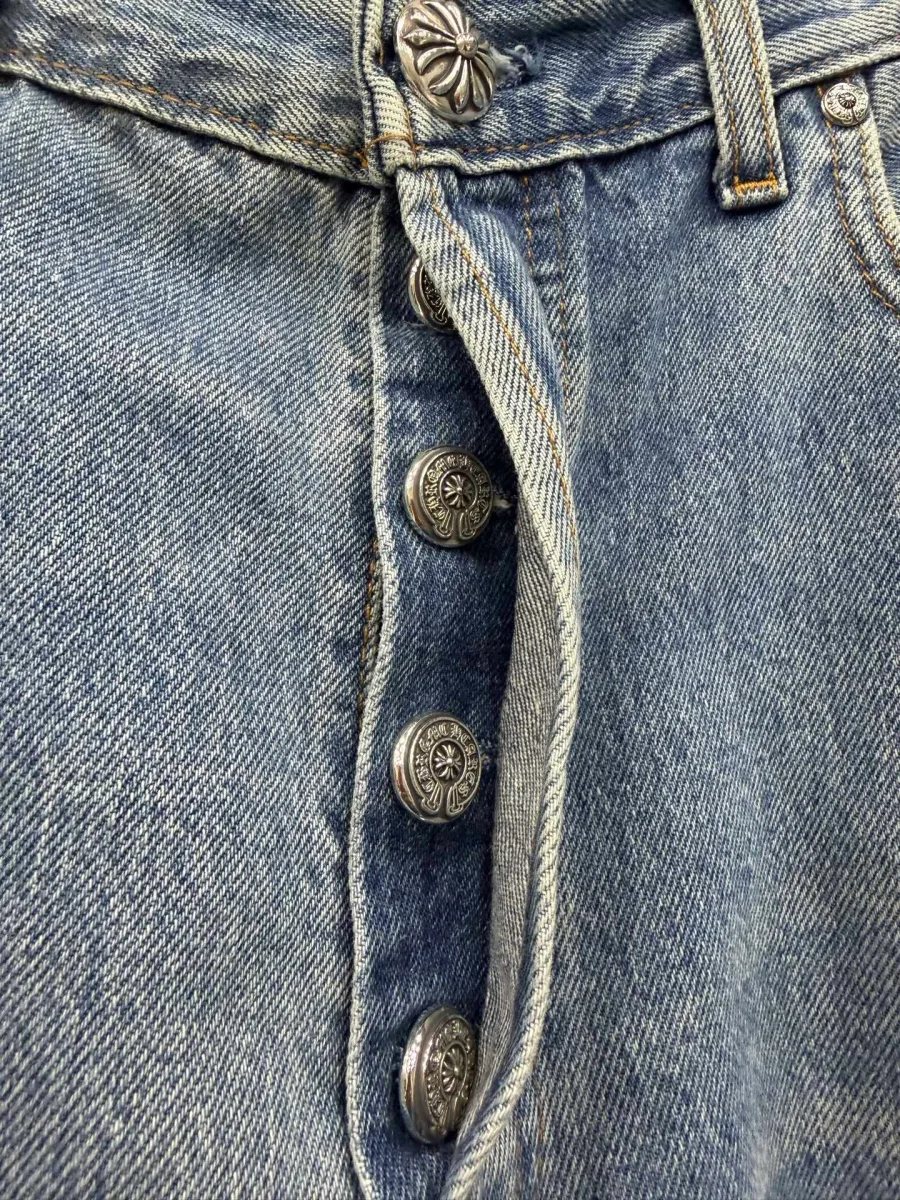 Металлическая застежка на пуговицах джинсов Chrome Hearts x Levi's Vintage 501