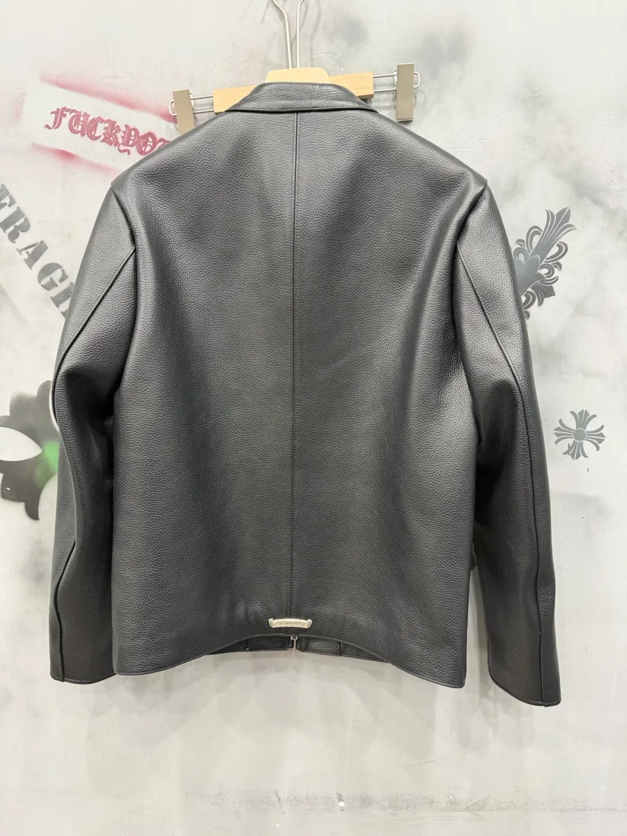 Черная кожаная куртка Chrome Hearts, вид сзади