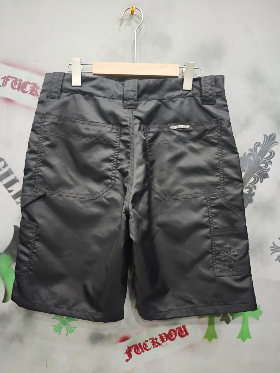 Черные шорты-карго Chrome Hearts, вид сзади