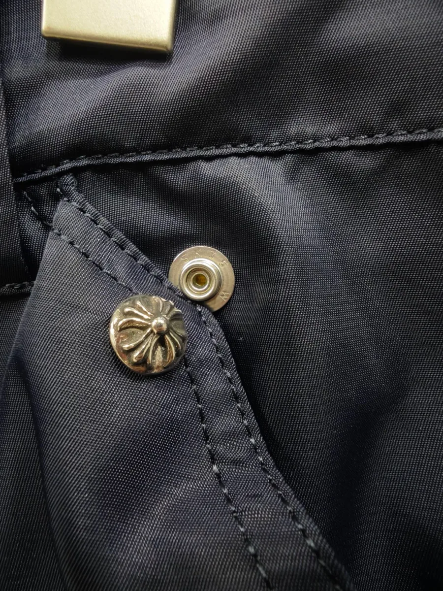 Деталь кармана с металлической заклепкой Chrome Hearts