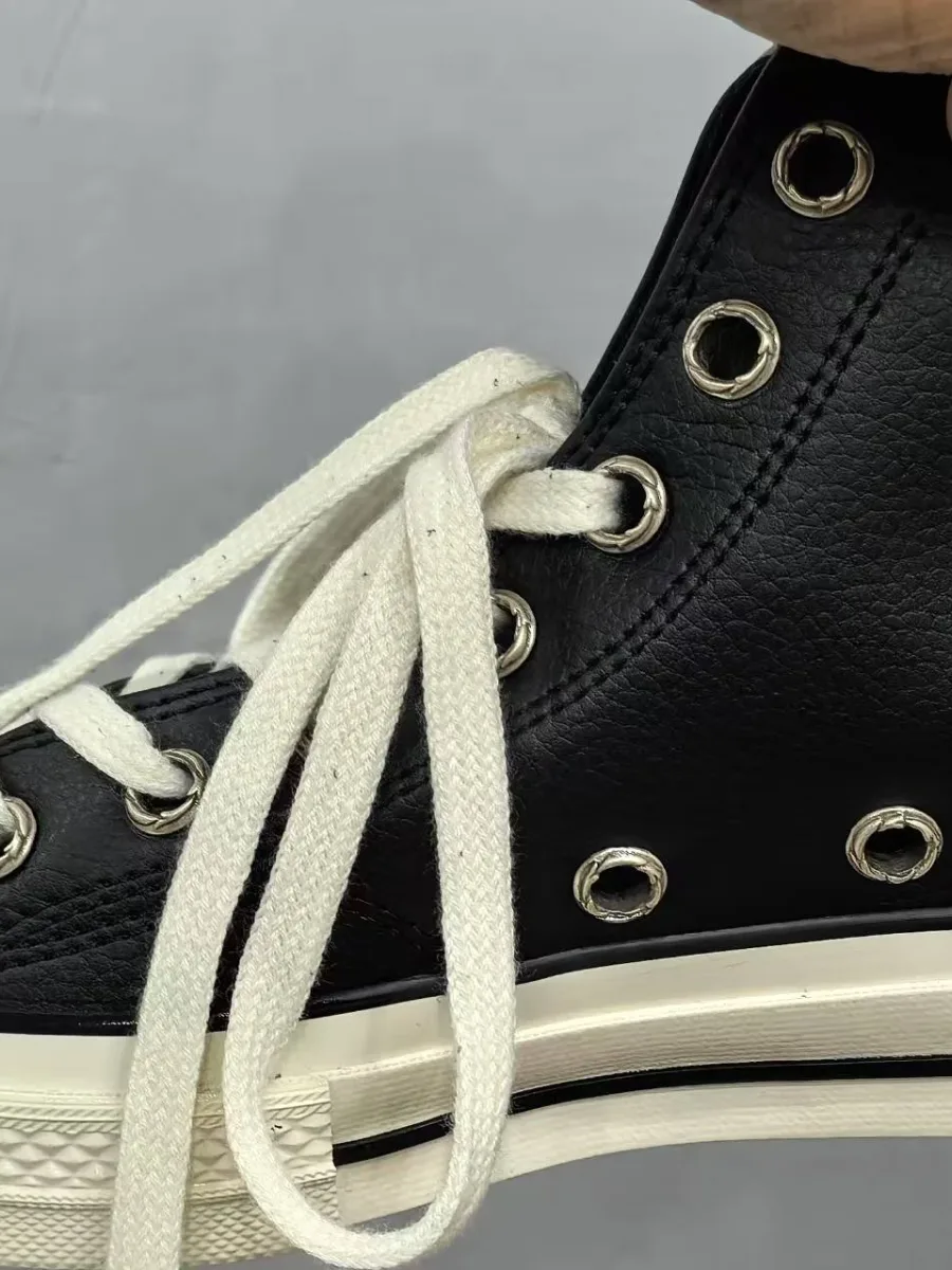 Внутренняя сторона кед Chrome Hearts x Converse Chuck 70 с круглым логотипом Converse