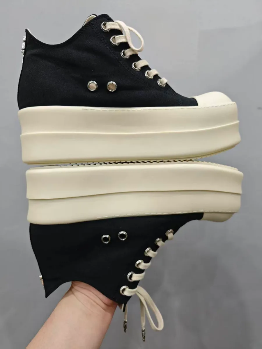 Пара кед Chrome Hearts x Rick Owens DRKSHDW на платформе, вид сбоку
