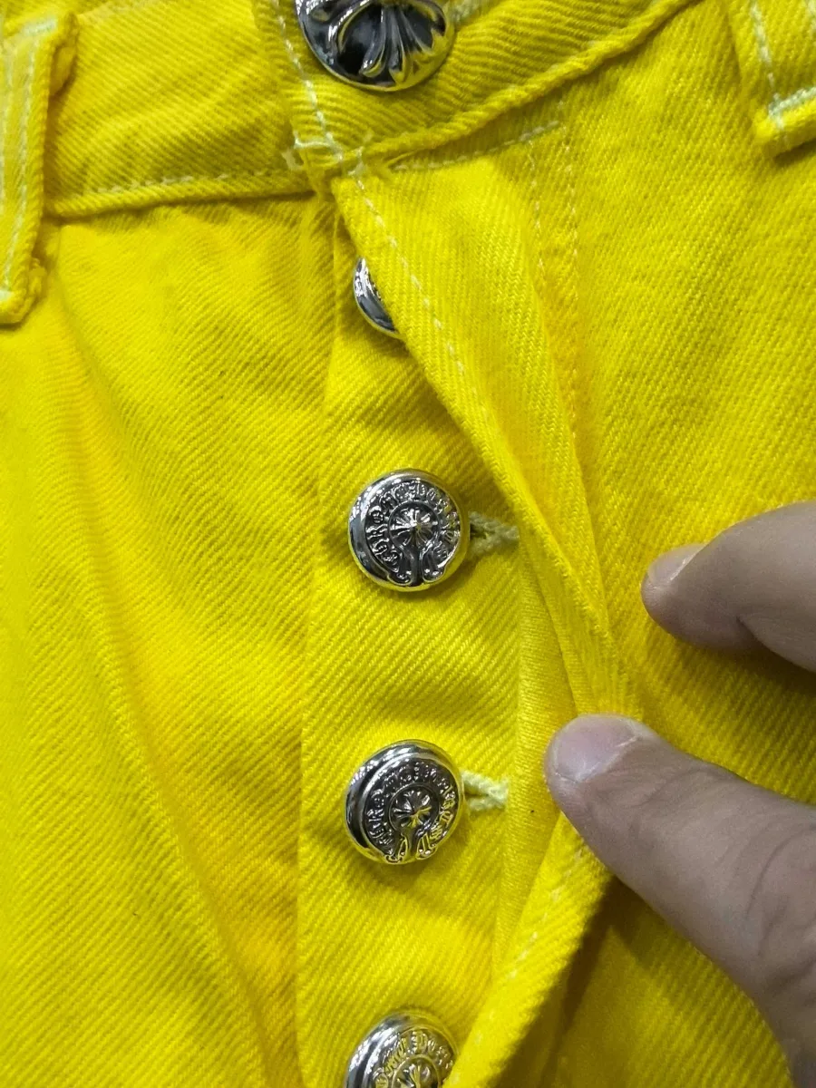 Серебряные пуговицы-болты с гравировкой на ширинке джинсов Chrome Hearts x Levi's Vintage 501