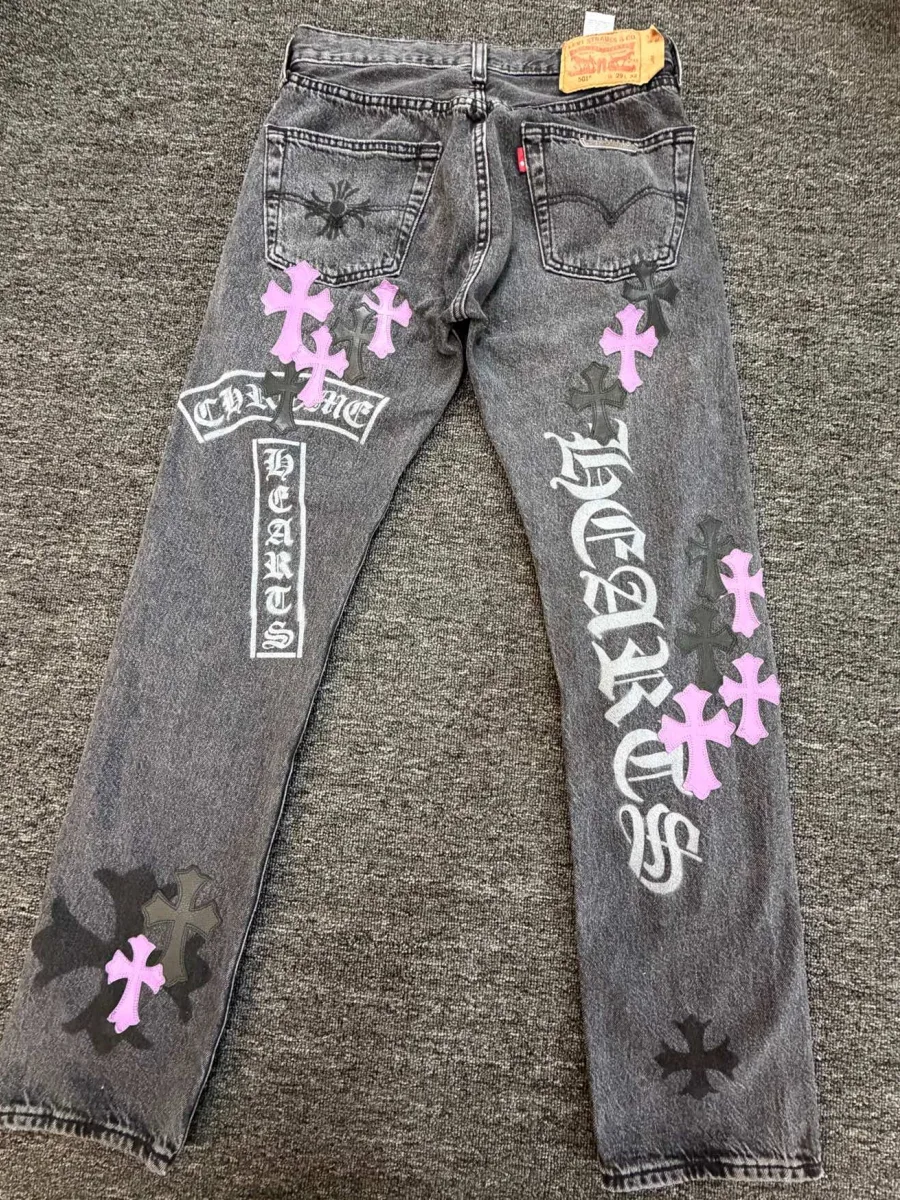 Серые джинсы Chrome Hearts x Levi's 501 с нашивками-крестами, вид сзади
