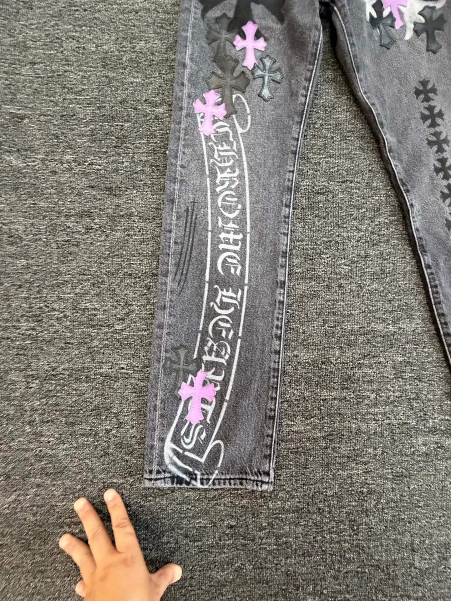 Штанина джинсов Chrome Hearts с принтом Chrome Hearts