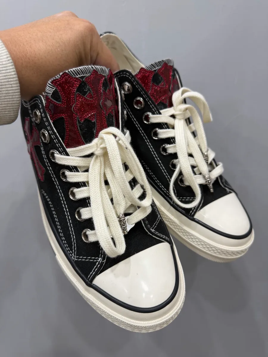 Черные кеды Chrome Hearts x Converse Chuck 70 Low с красными кожаными крестами, вид сверху