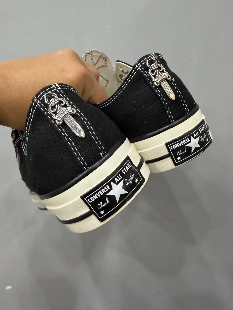 Задники кед Chrome Hearts x Converse Chuck 70 Low с серебряными деталями в виде кинжалов