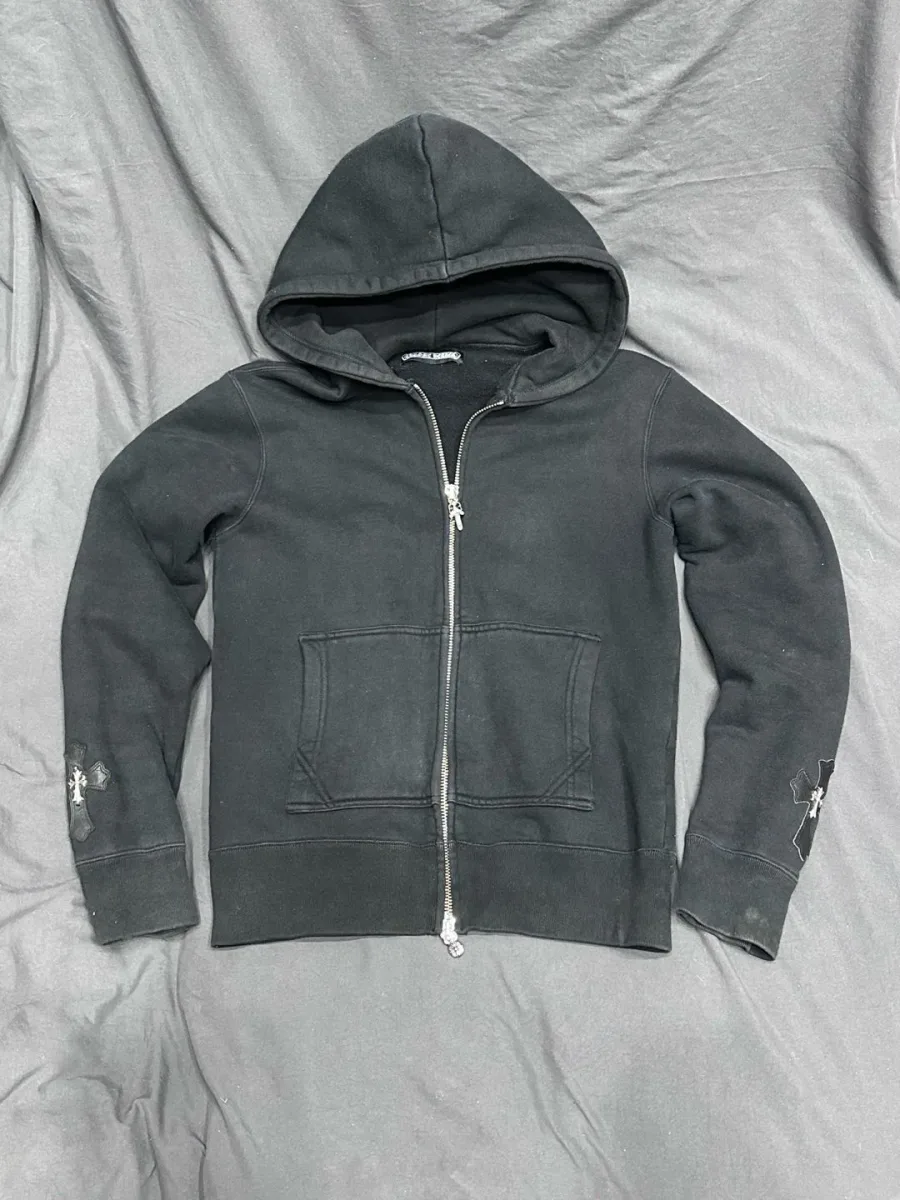 Черное худи Chrome Hearts на молнии, вид спереди
