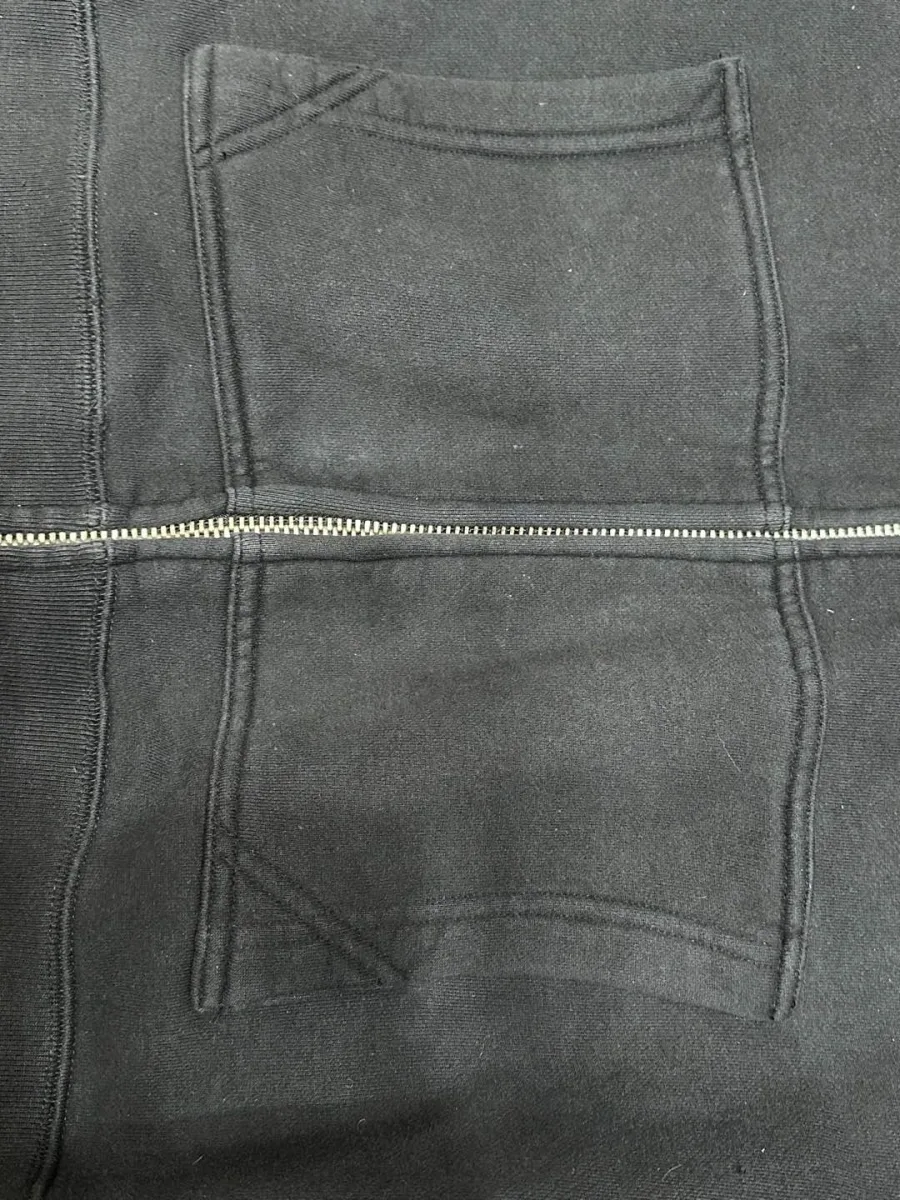 Карманы-кенгуру на худи Chrome Hearts