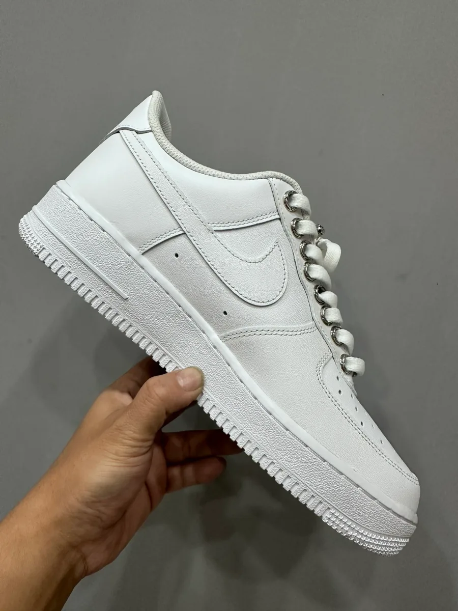 Профиль белых кроссовок Chrome Hearts x Nike Air Force 1