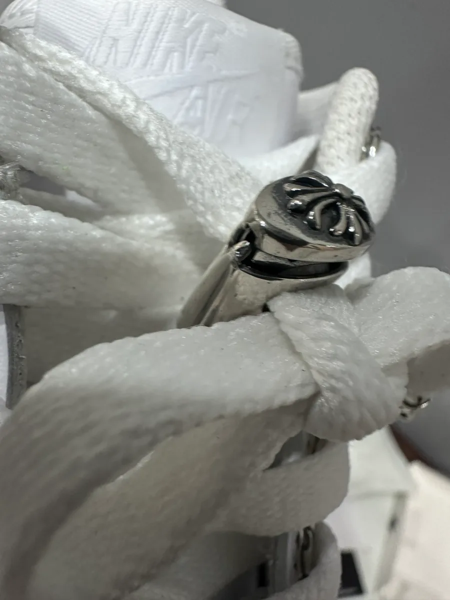 Серебряный наконечник шнурка в виде креста Chrome Hearts
