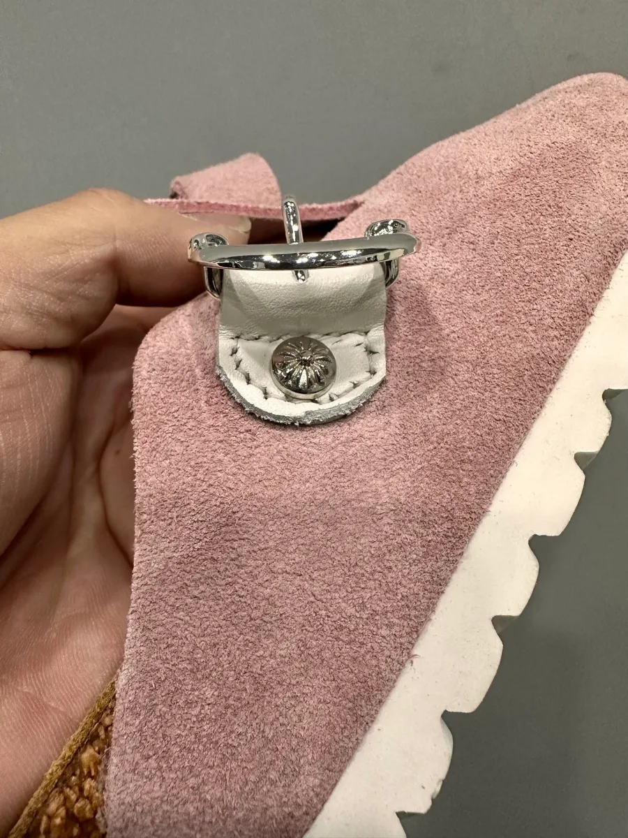 Крепление ремешка с серебряной кнопкой Chrome Hearts