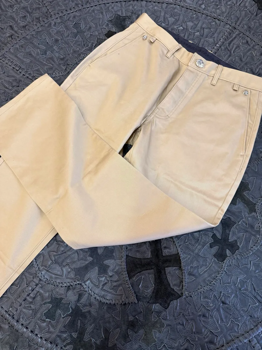 Сложенные брюки Chrome Hearts бежевого цвета