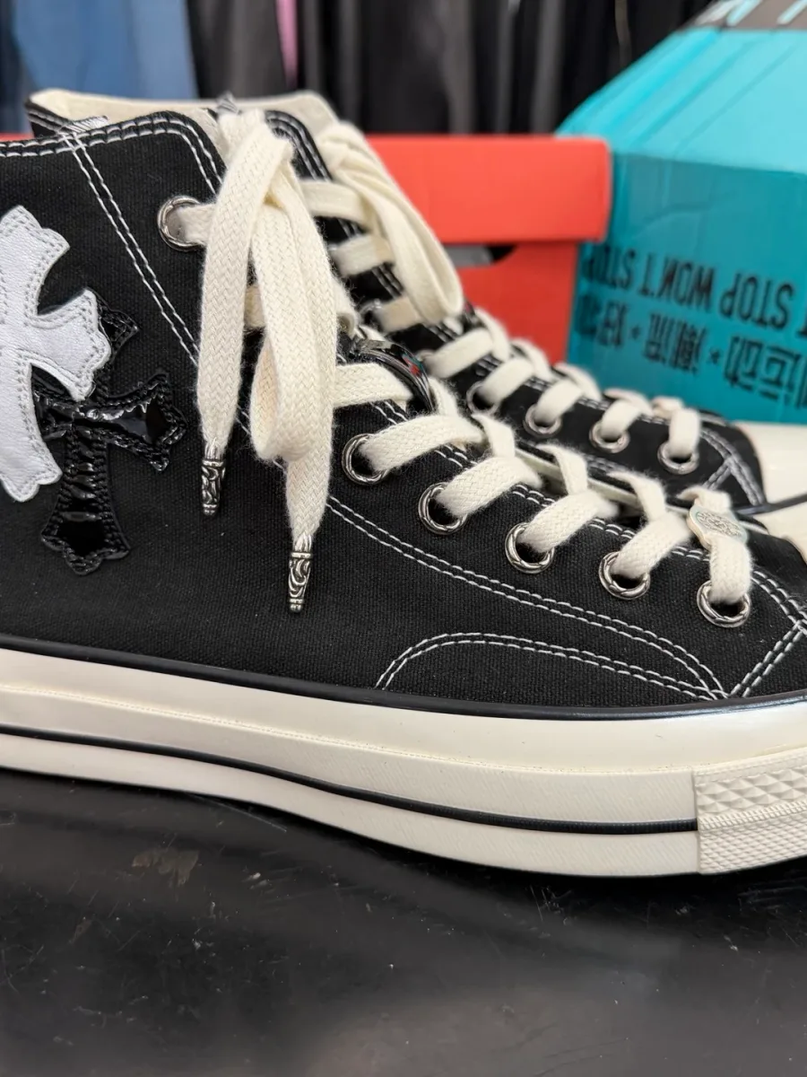Высокие черные кеды Chrome Hearts x Converse Chuck 70 сбоку