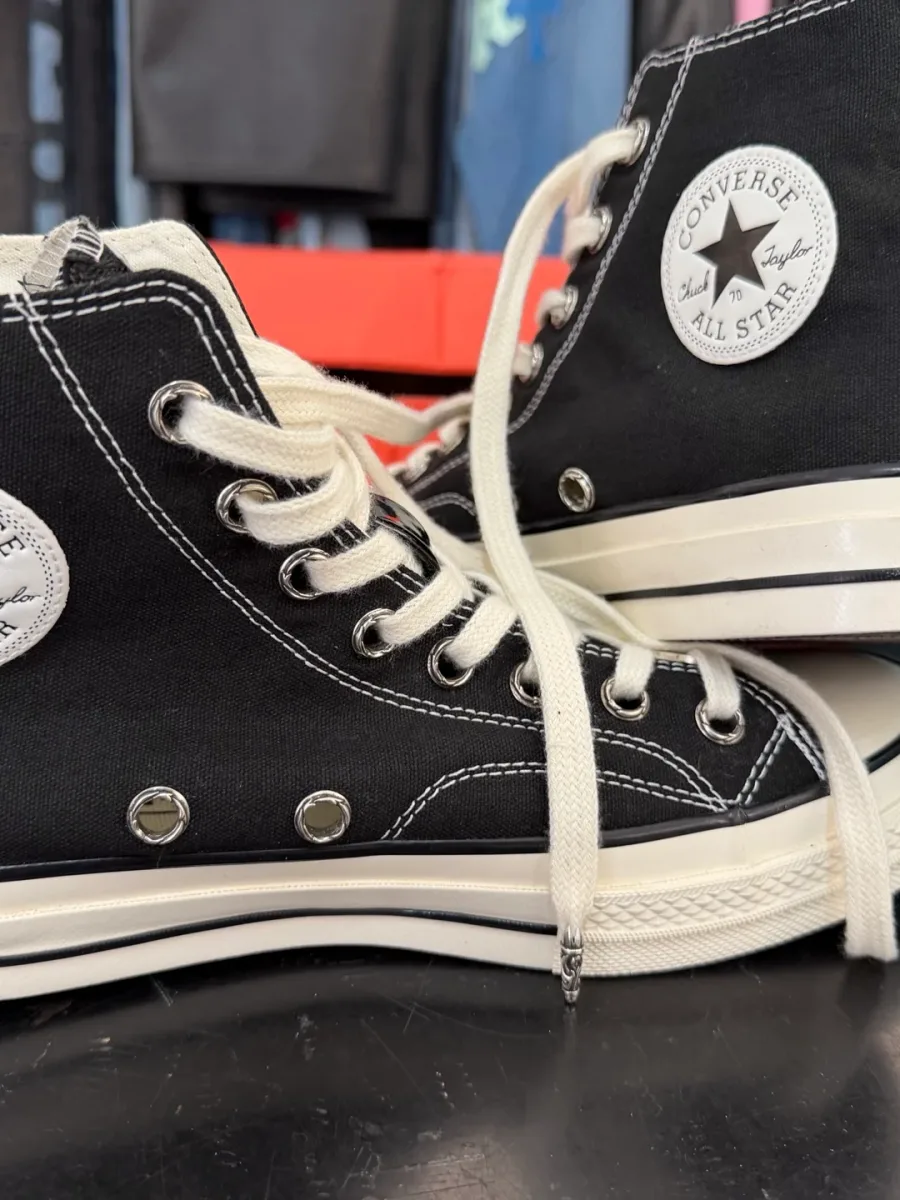 Внутренняя сторона кед Chrome Hearts x Converse Chuck 70 с круглым логотипом Converse