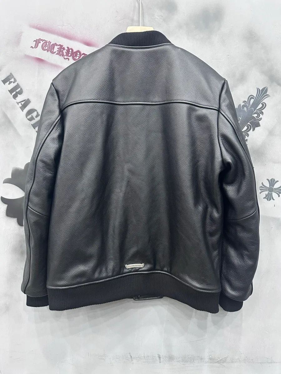 Черная кожаная куртка-бомбер Chrome Hearts, вид сзади