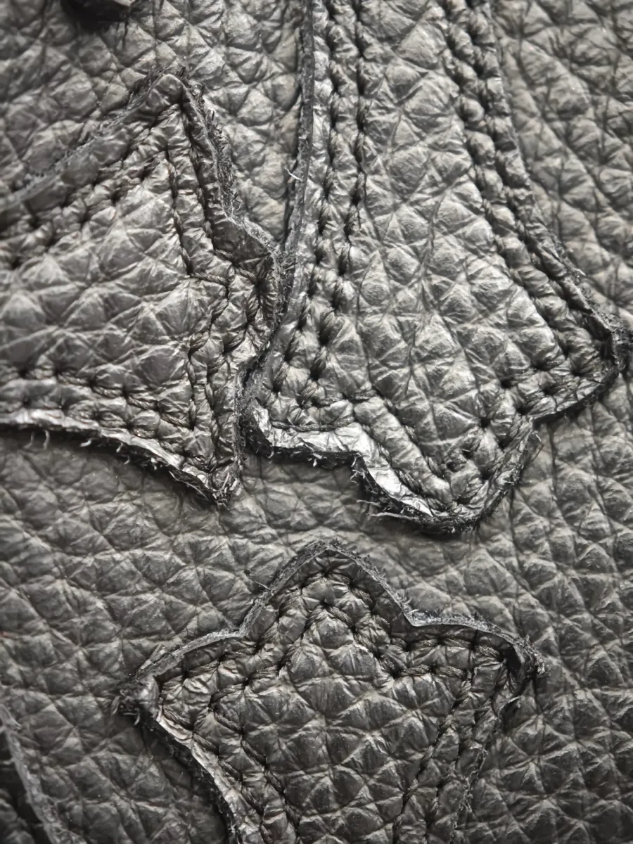 Деталь кожаной аппликации на куртке Chrome Hearts