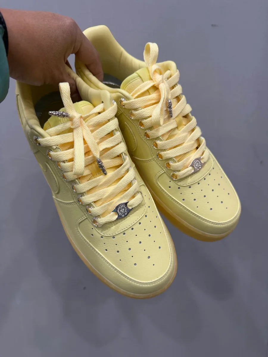 Желтые кроссовки Chrome Hearts x Nike x Nocta Air Force 1 Low, вид сбоку