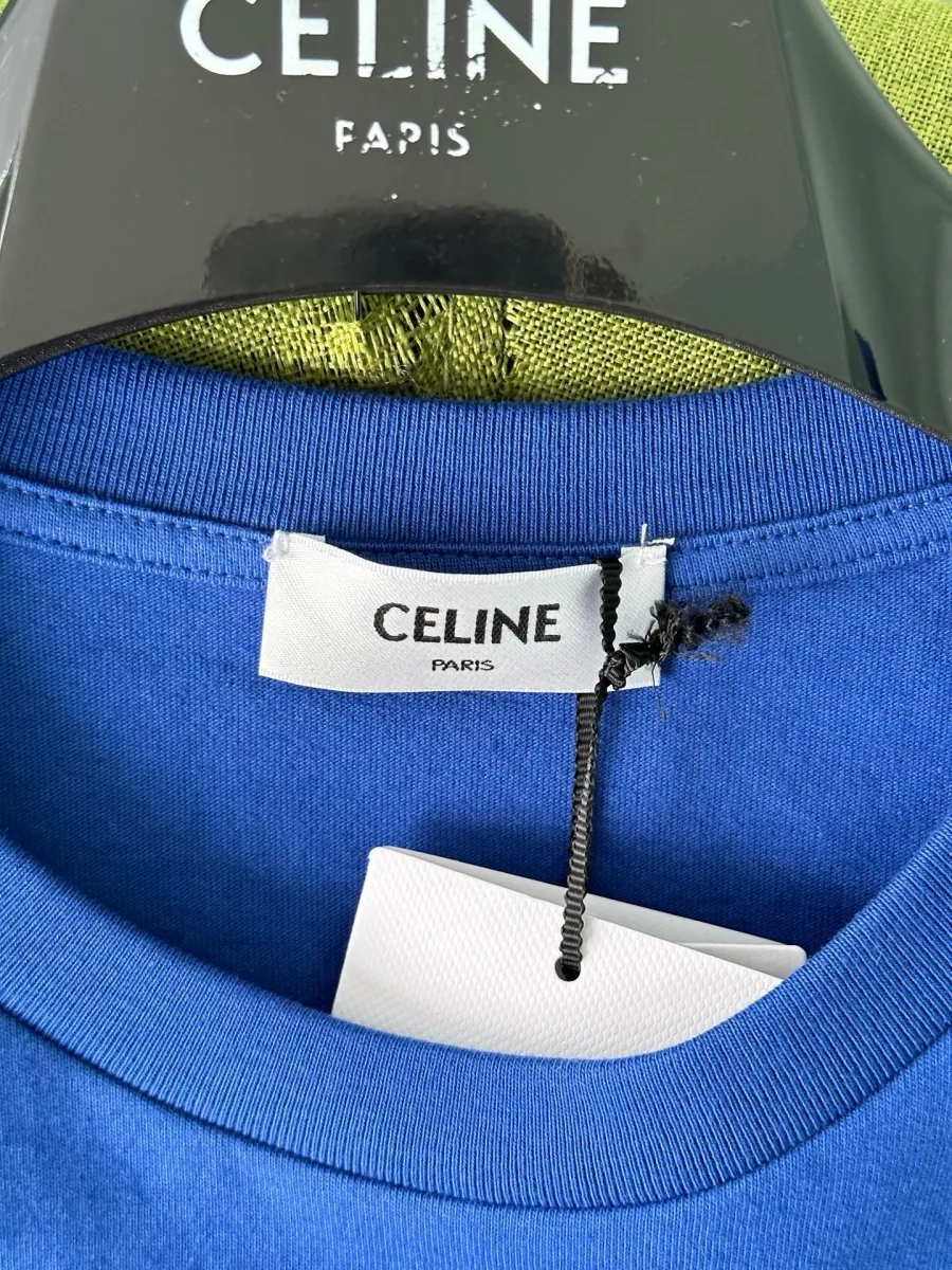 Внутренняя тканевая бирка с надписью Celine Paris на горловине