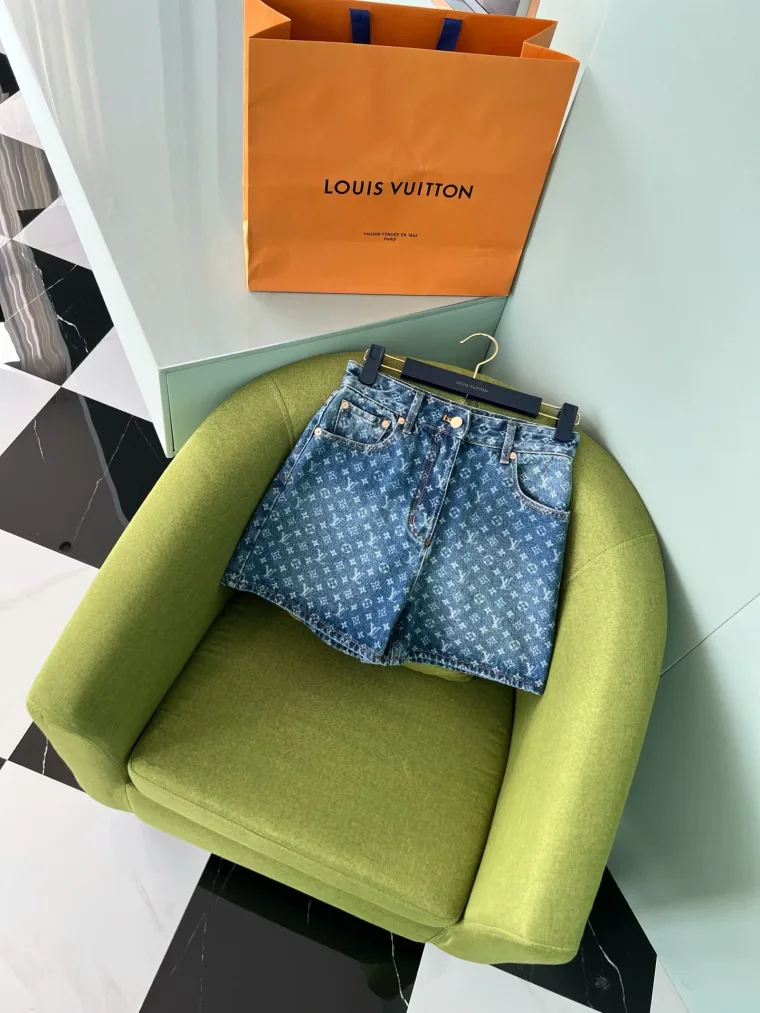 Louis Vuitton Синие джинсовые шорты с узором Monogram