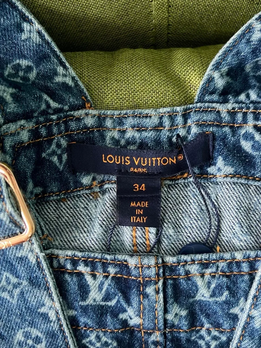 Внутренняя тканевая бирка с логотипом Louis Vuitton и размером 34