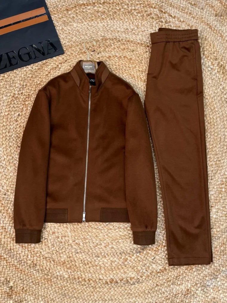 Zegna Коричневый костюм из куртки на молнии и брюк