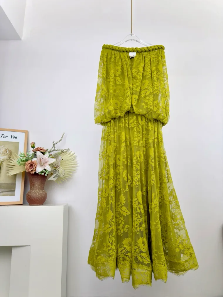 Zimmermann Кружевное макси-платье бандо Luna фисташкового цвета