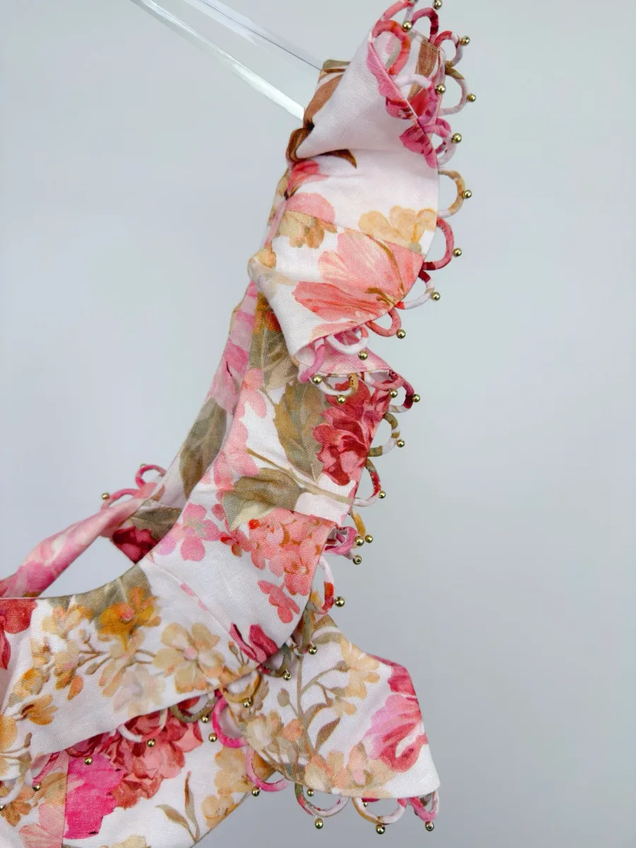Широкая бретель с воланами и фестончатой отделкой с бусинами