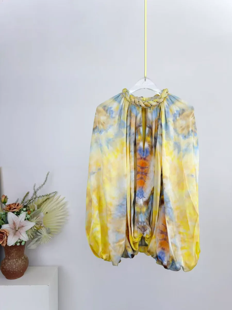 Блузка свободного кроя с принтом Citrus Tie Dye на вешалке, вид спереди