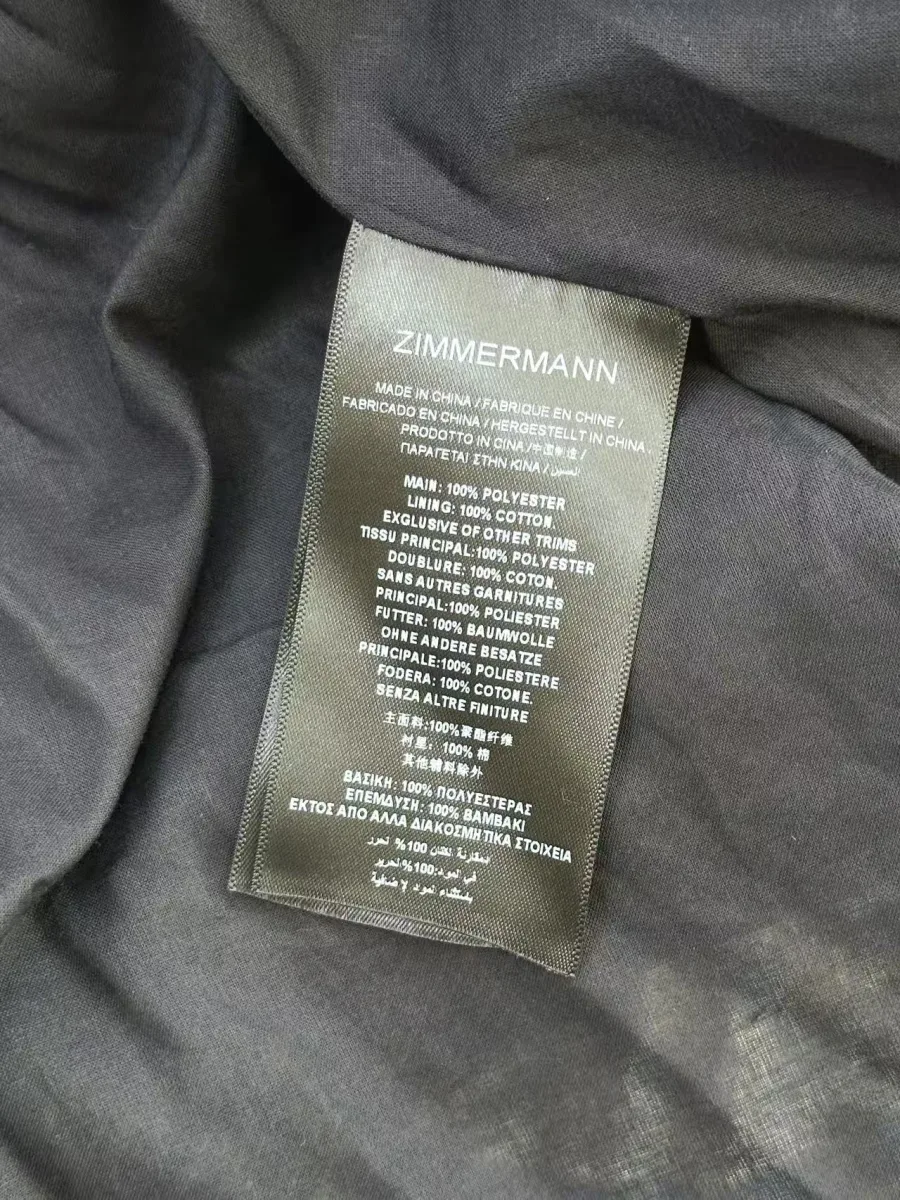 Вшитый ярлык платья Zimmermann с информацией о составе материала