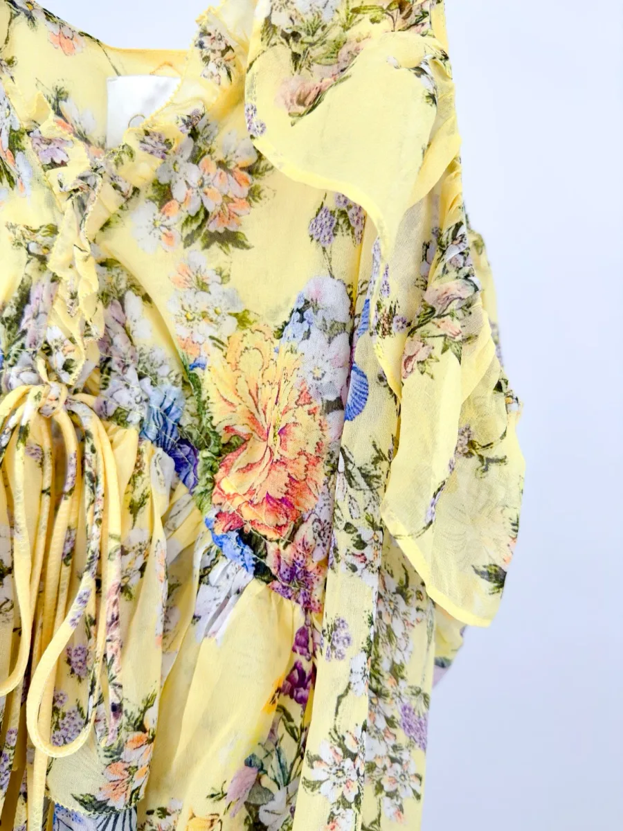 Открытое плечо и рукав с цветочным рисунком
