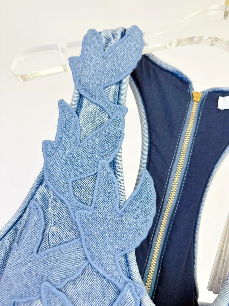 Бретель платья с фигурной отделкой вышитыми элементами