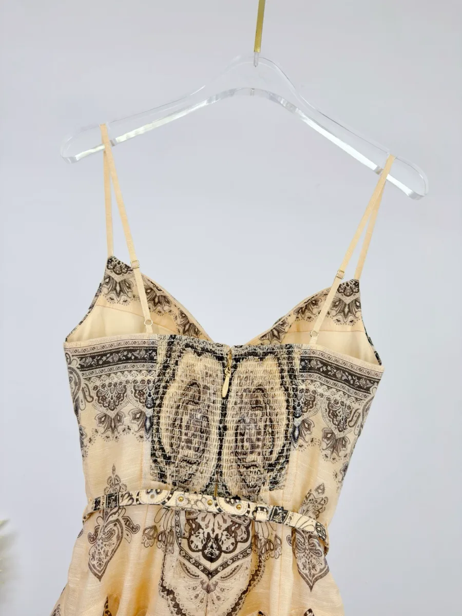 Верхняя часть спинки платья на тонких бретелях с потайной молнией