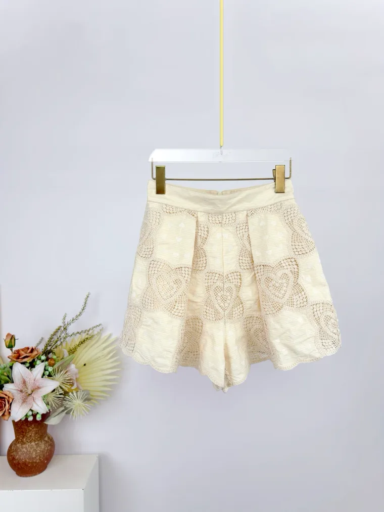 Zimmermann Бежевые шорты с ажурной вышивкой