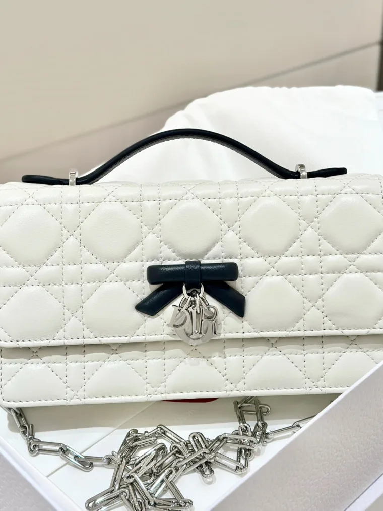Dior Белый WOC с черным бантом и ручкой