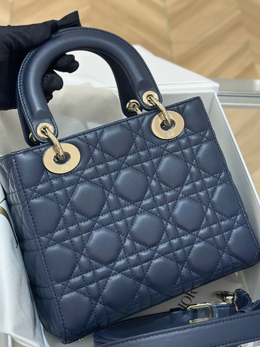 Синяя кожаная сумка Lady Dior с верхними ручками в коробке