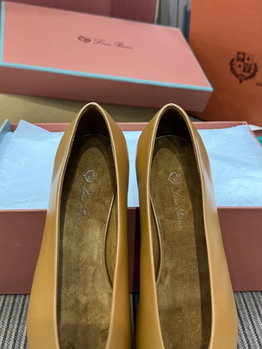 Стельки балеток Loro Piana Rebecca с замшевой подкладкой и тиснением
