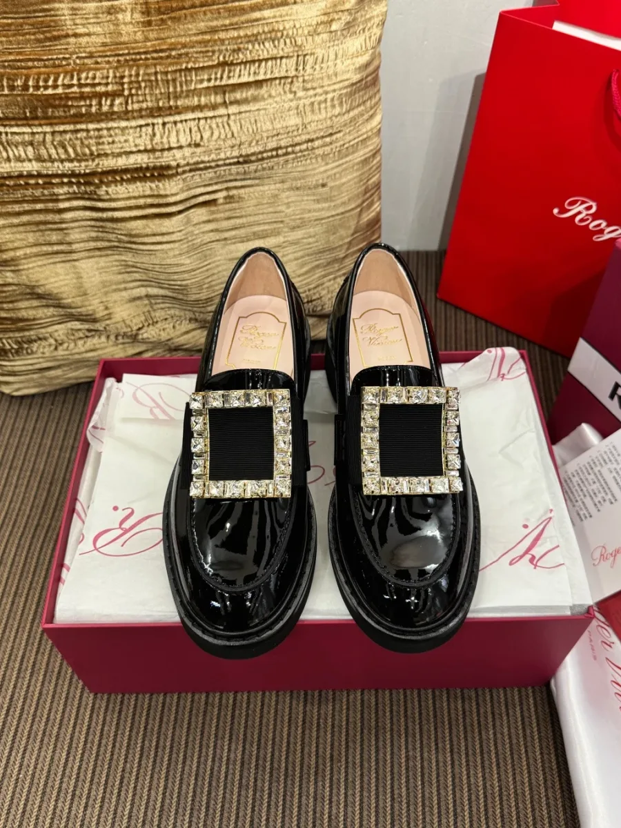 Чёрные лакированные лоферы Roger Vivier с пряжкой