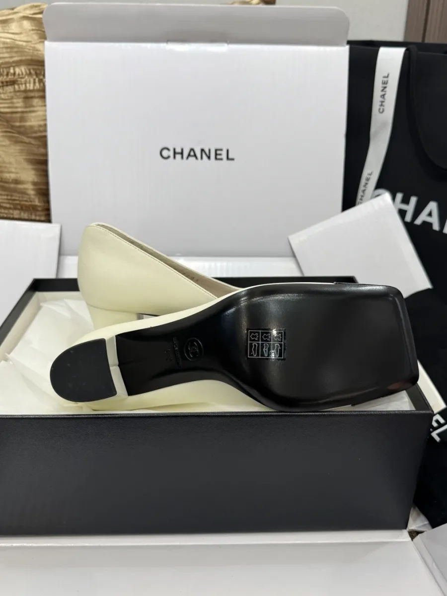 Подошва и каблук туфель Chanel, вид снизу