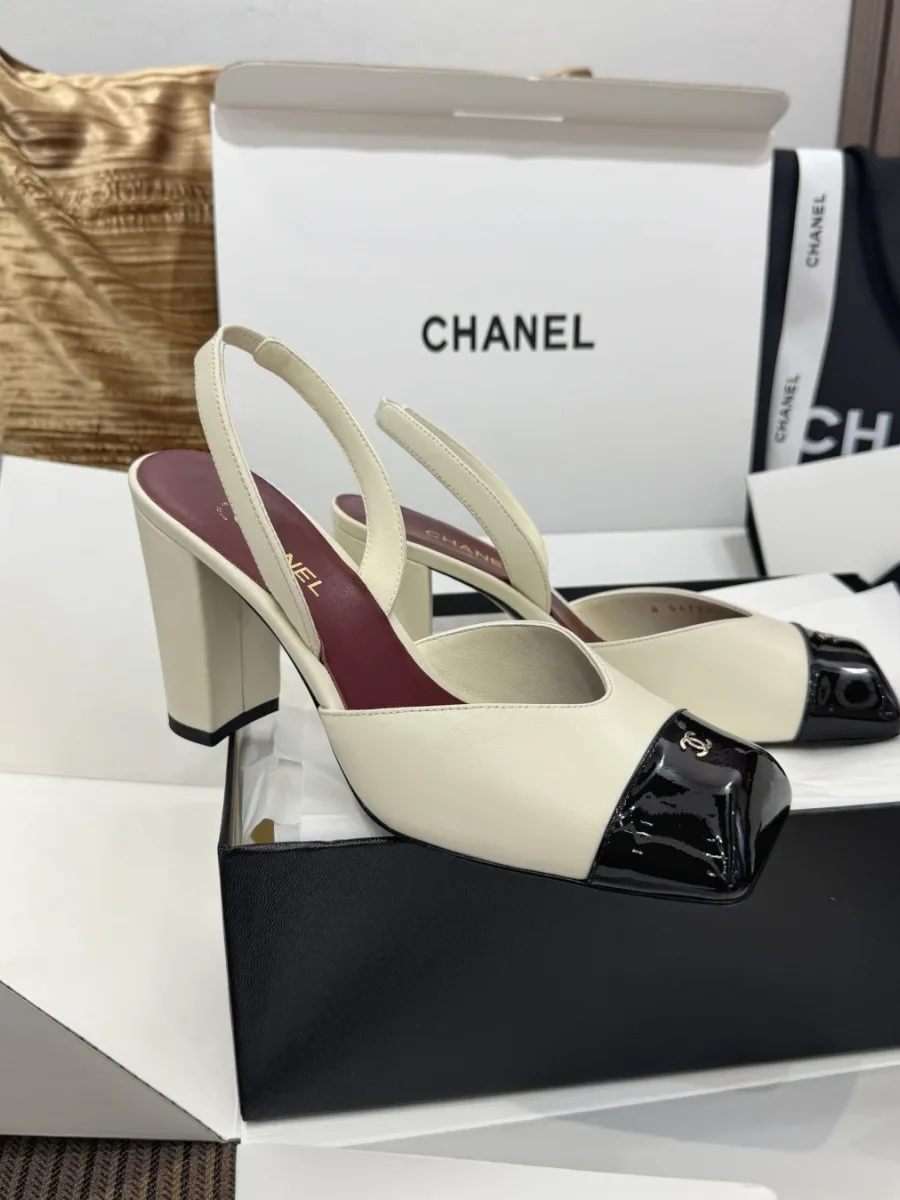 Босоножки slingback с глубоким вырезом и устойчивым каблуком, вид в три четверти