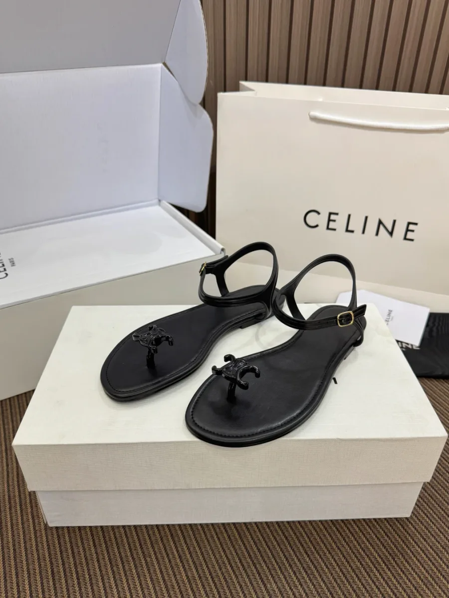 Женские сандалии Celine с перемычкой для большого пальца под углом сбоку