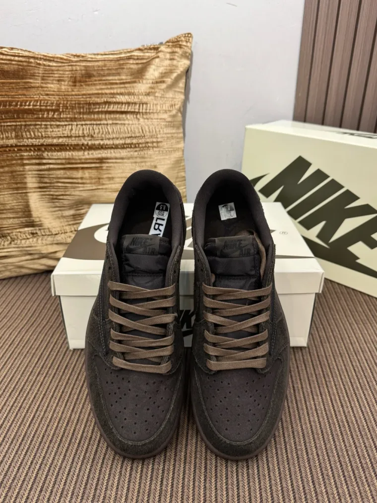 Nike Тёмно-коричневые замшевые кроссовки Travis Scott x Air Jordan 1 Low OG Velvet Brown