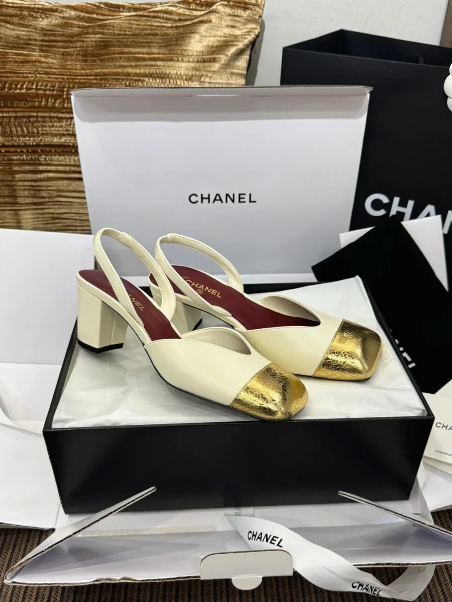 Бежевые босоножки slingback на среднем каблуке, ракурс три четверти