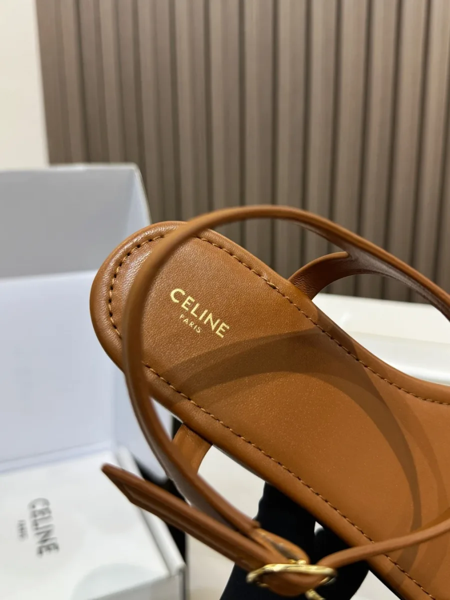 Пяточная часть стельки с золотистым тиснением логотипа Celine Paris