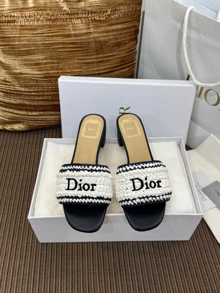 Dior Чёрно-белые шлёпанцы на каблуке с плетёным верхом